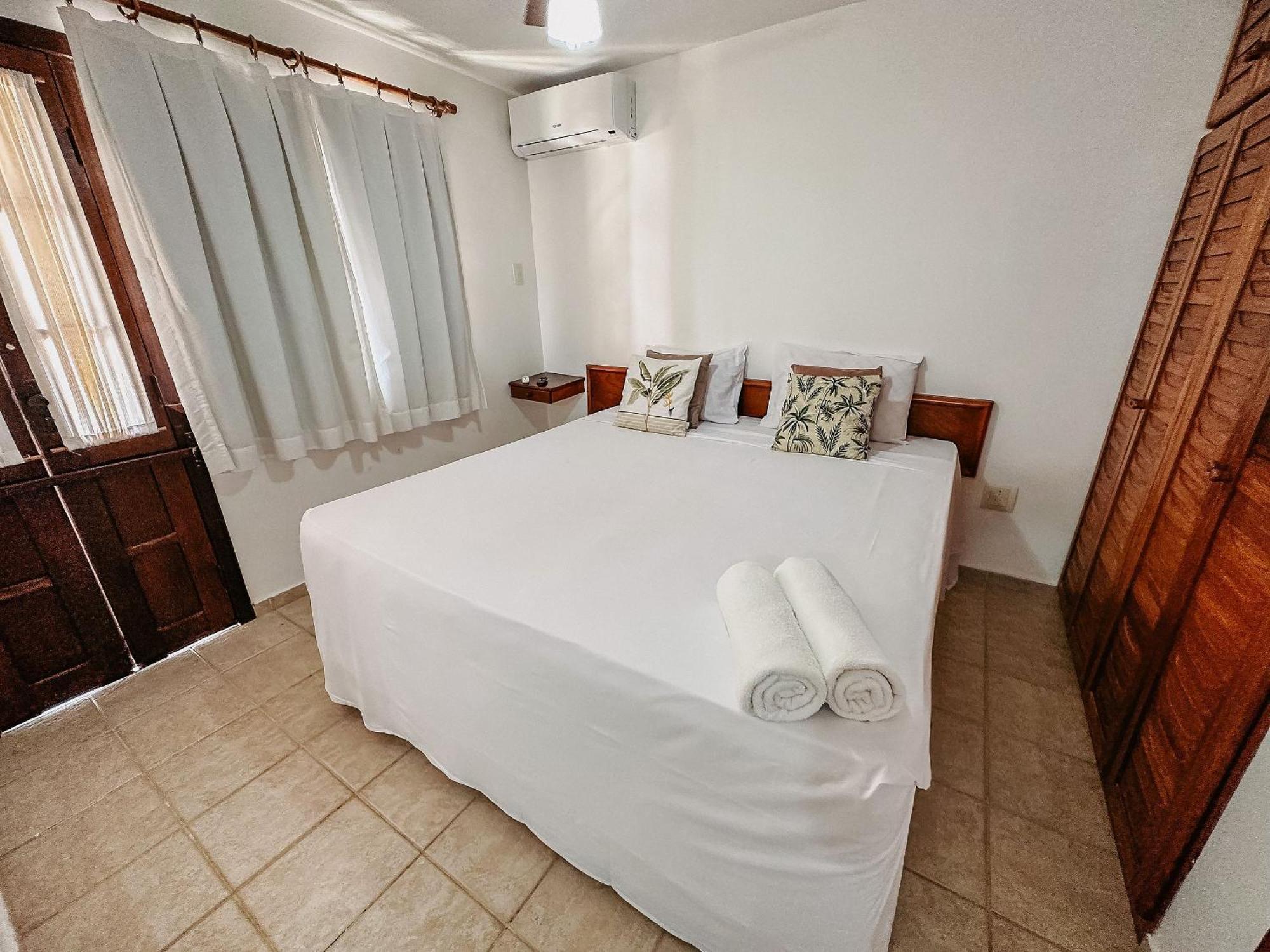 Casa de férias Taperapua Beachfront Suites: Axe Moi's Private Bbq & Pool Retreat
